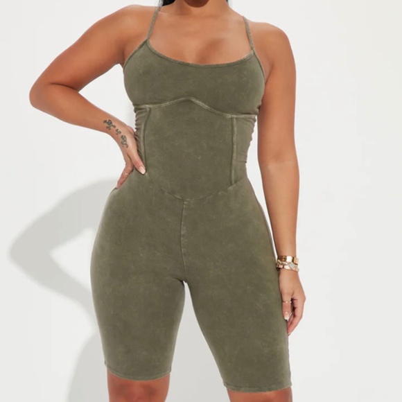 Fashion Nova Pants - SM - Green Romper - New with Tags